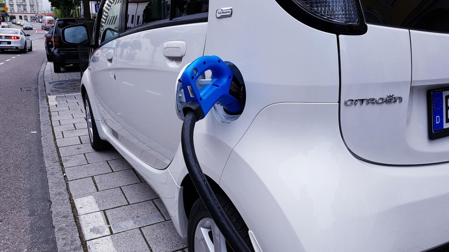 Electric vehicle connected to an EV charging point